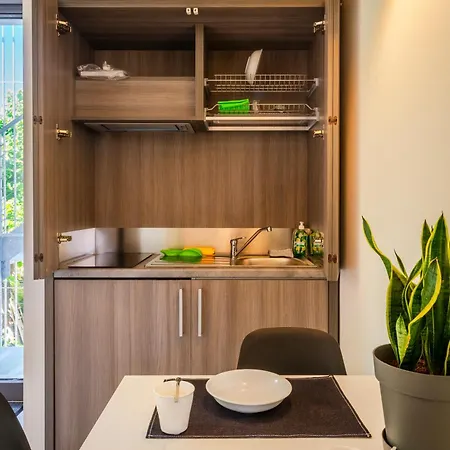 Magnolia House- Monolocale Con Ingresso Indipendente צ'יביטאנובה מארקה