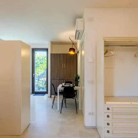 Magnolia House- Monolocale Con Ingresso Indipendente * Чивитанова-Марке